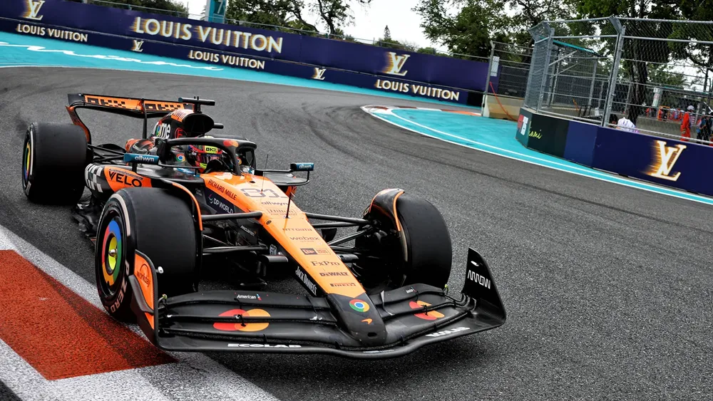 🚗💨 Τεχνικός έλεγχος της FIA στο μονοθέσιο της McLaren μετά το Miami GP 2025 🚗💨