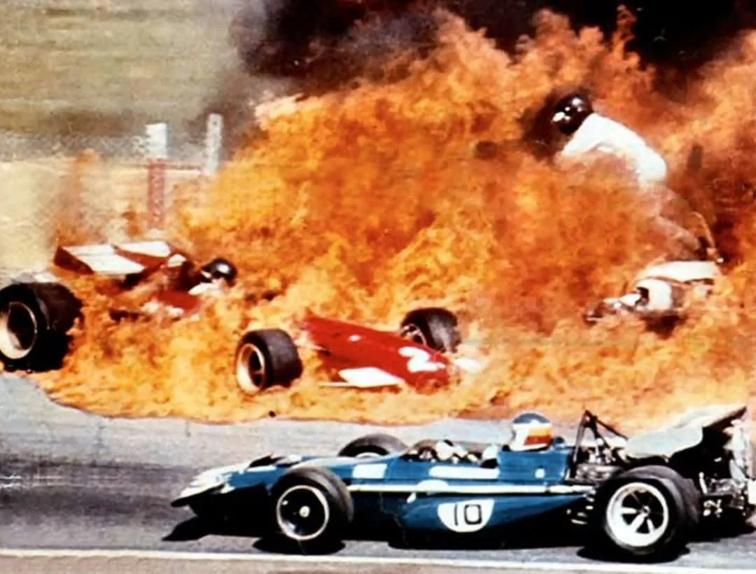 Τζάκι Ιξ επιστρέφοντας από την κόλαση