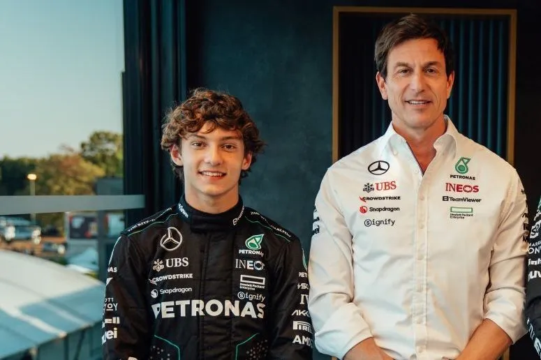 Russell & Kimi: Ποιος οδηγεί το μέλλον της Mercedes;