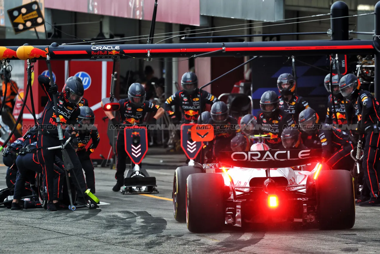 Red Bull Racing 2025: Ανατομία μιας Πτώσης - Πώς ο κόκκινος Ταύρος έχασε τα Φτερά του