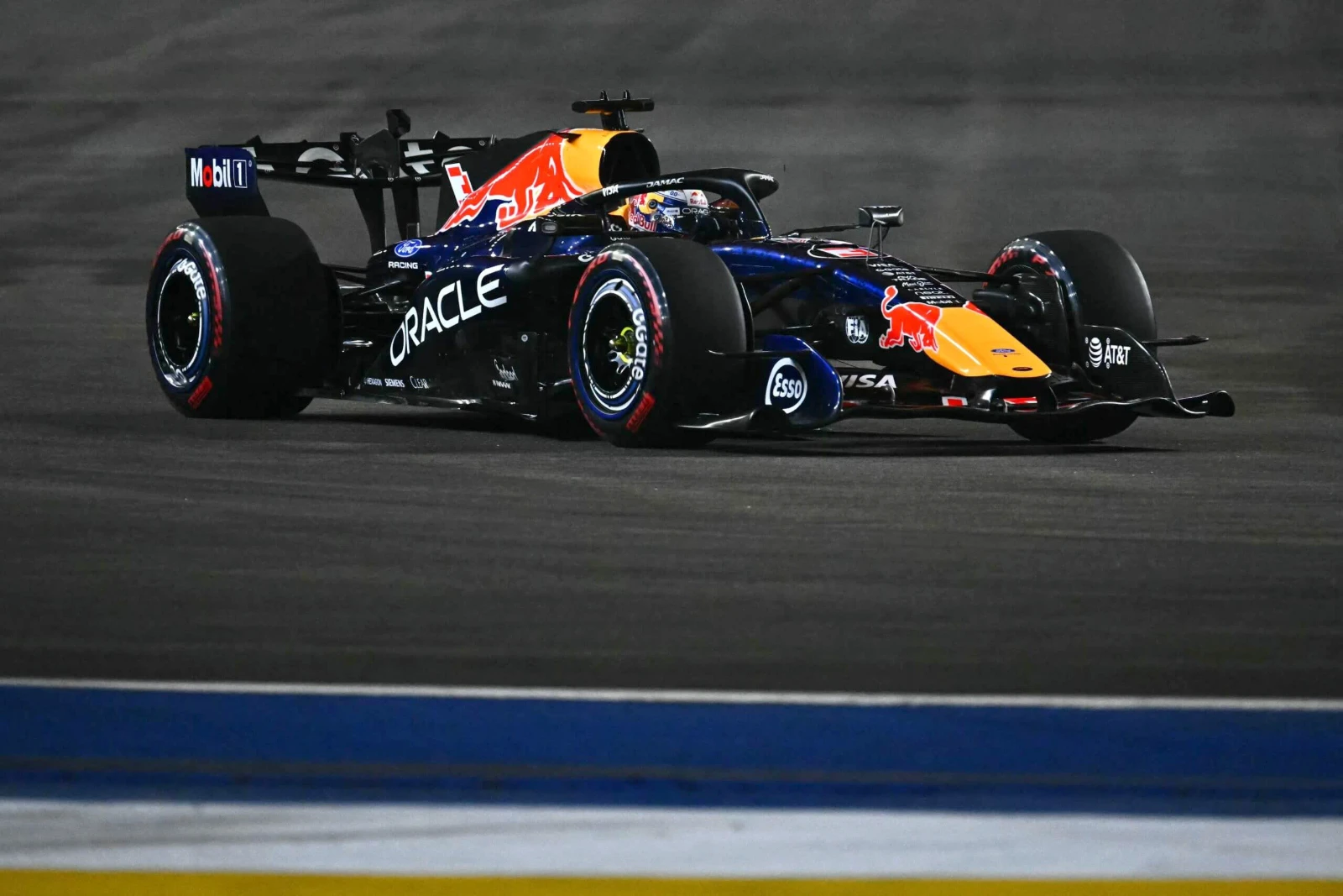 Max Verstappen: Ακριβής, πειθαρχημένος και ικανότατος διαχειριστής της μεγάλης φθοράς των ελαστικών στην Σιγκαπούρη.: φωτογραφία 2 από 2